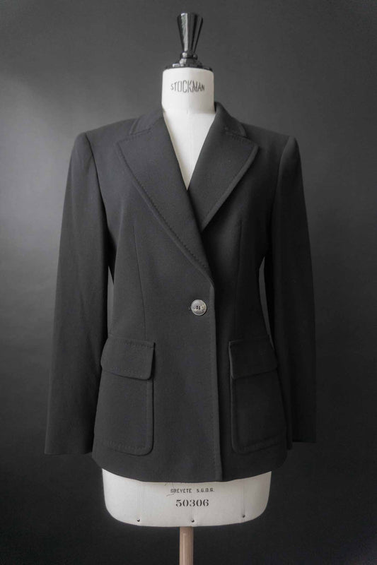 Schwarzer Vintage-Blazer aus 100 % Wolle von Max Mara, Made in Italy – nachhaltige Vintage Fashion von theplaincircle vintage