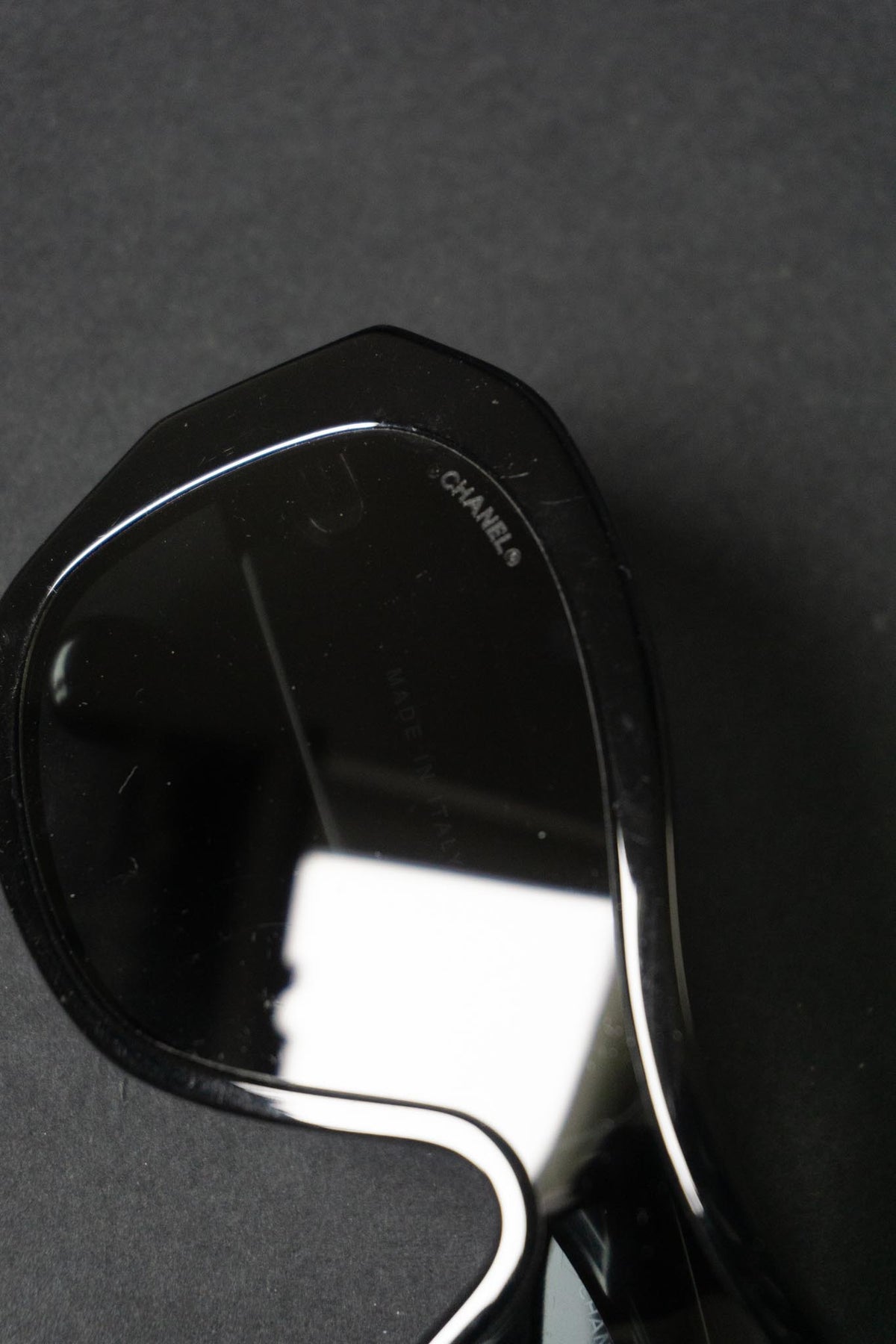 Chanel Shield Sonnenbrille, schwarzer Strass 5497-B