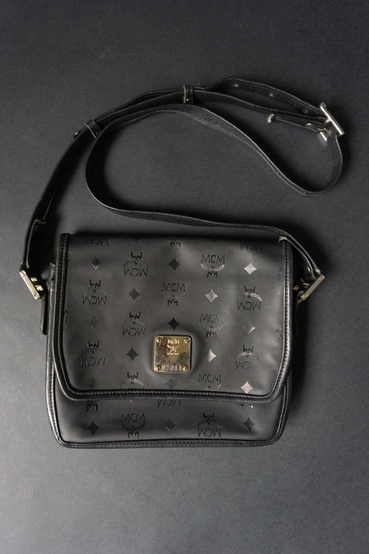 Vintage MCM Umhängetasche aus den 80er Jahren | Schwarze Monogram Lederhandtasche