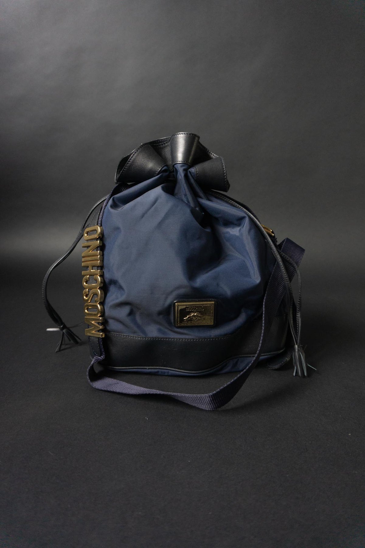 Vintage Moschino 90s Bucket Bag aus Nylon und Leder