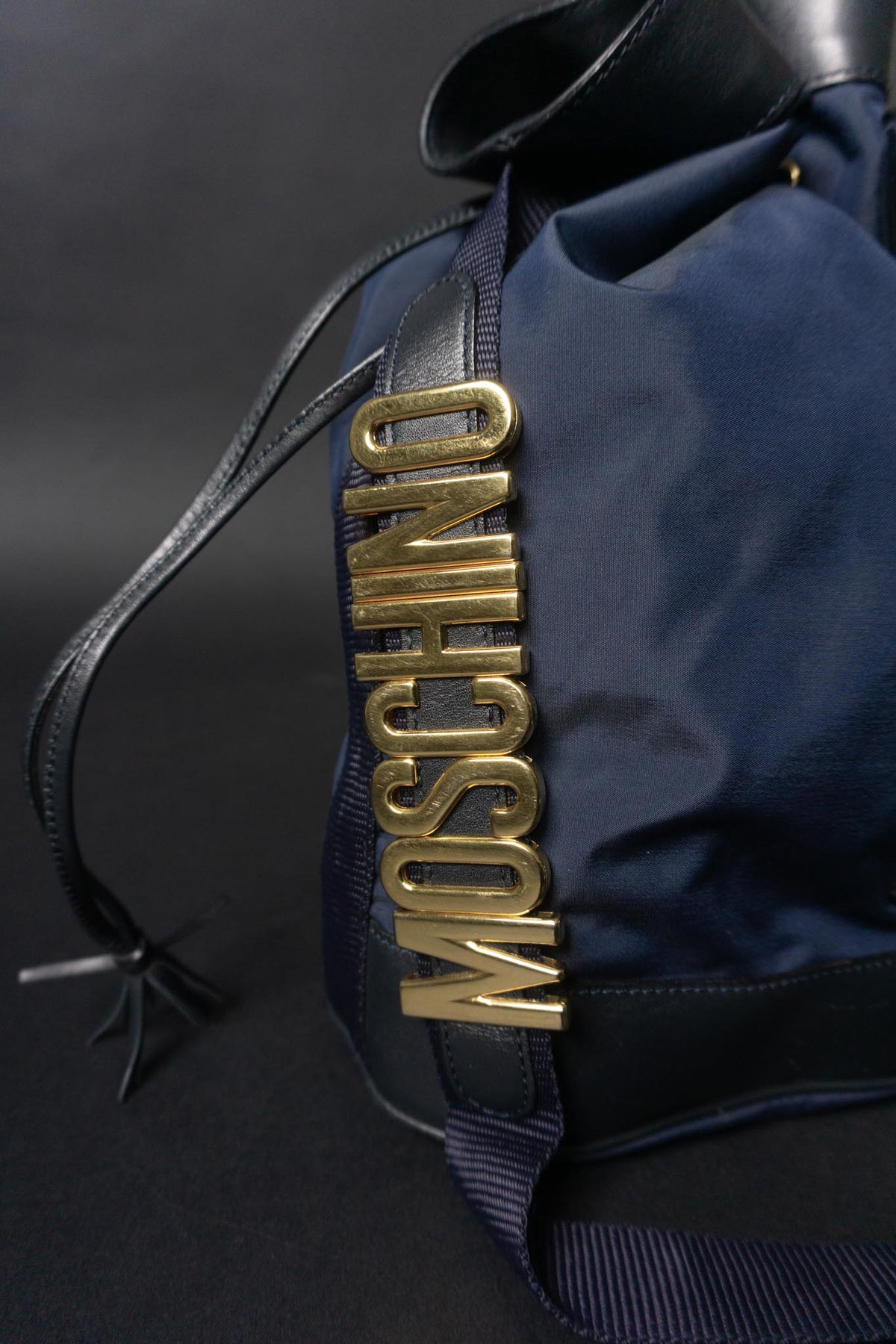 Vintage Moschino 90s Bucket Bag aus Nylon und Leder