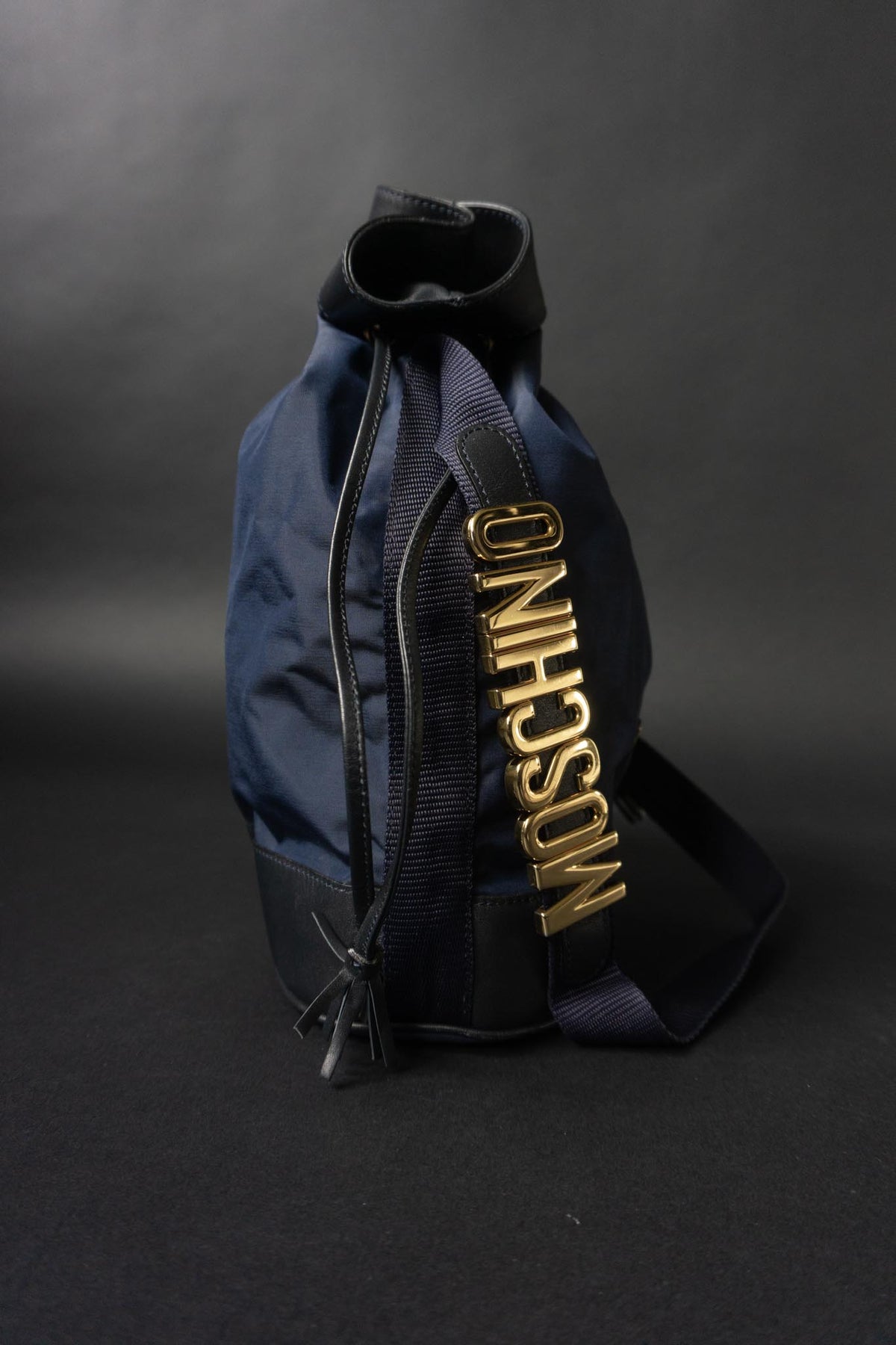 Vintage Moschino 90s Bucket Bag aus Nylon und Leder