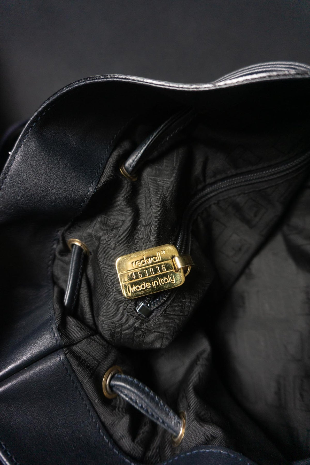 Vintage Moschino 90s Bucket Bag aus Nylon und Leder