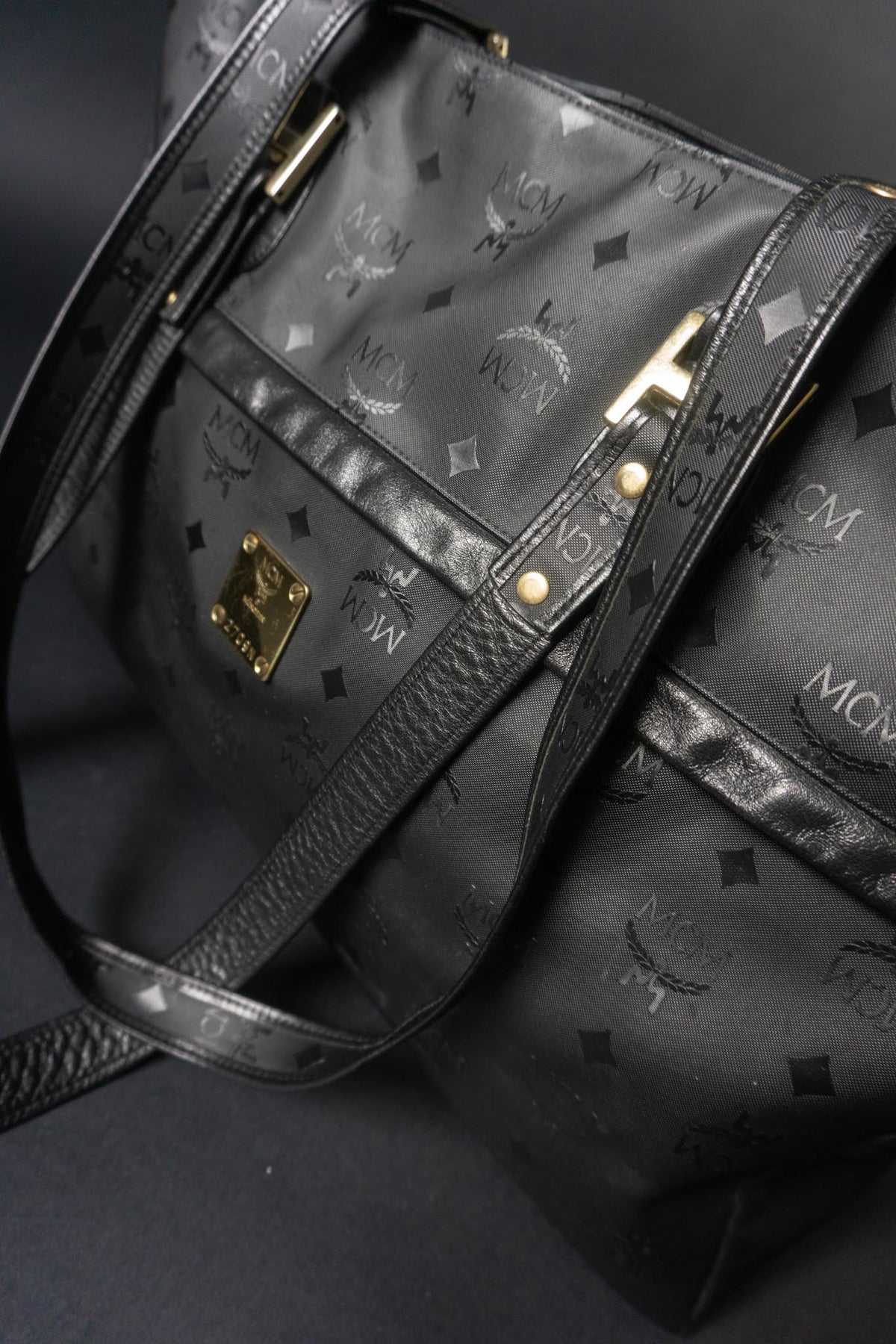 MCM Vintage Shopper aus den 80er Jahren | Schwarze Visetos Monogram Tasche