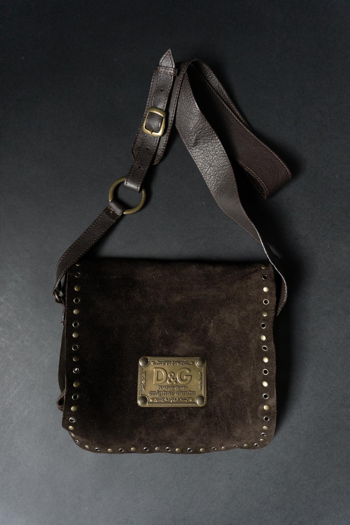 Vintage D&G Dolce & Gabbana Wildledertasche in Dunkelbraun mit Nieten | Y2K Gothic Shoulder Bag