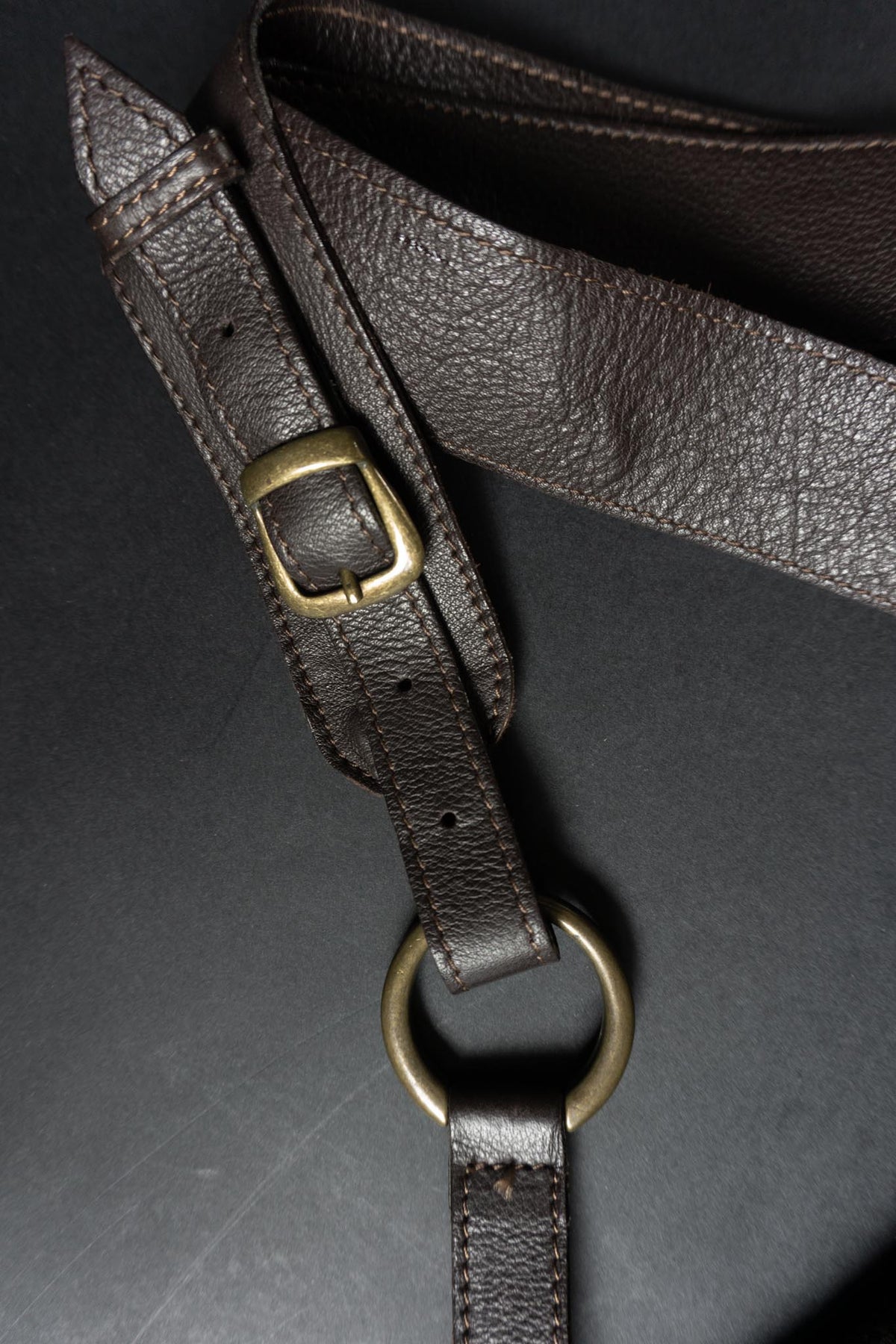 Vintage D&G Dolce & Gabbana Wildledertasche in Dunkelbraun mit Nieten | Y2K Gothic Shoulder Bag