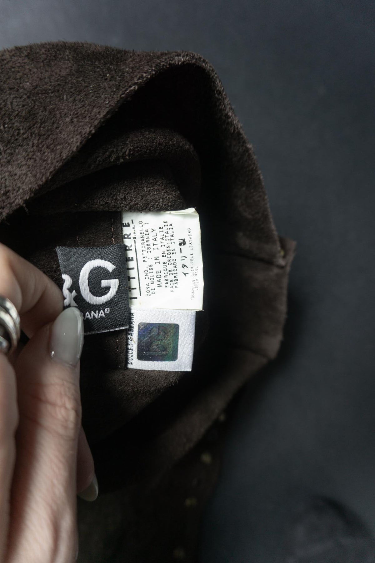 Vintage D&G Dolce & Gabbana Wildledertasche in Dunkelbraun mit Nieten | Y2K Gothic Shoulder Bag