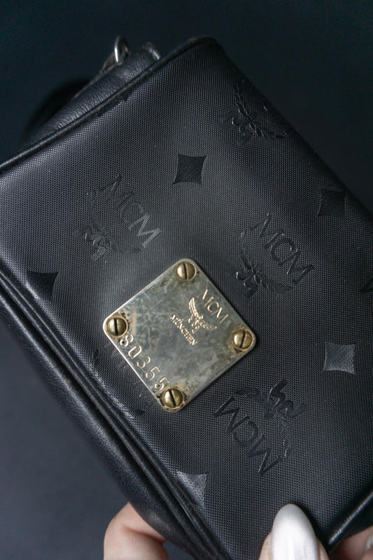 MCM Vintage Mini Bag aus den 80er Jahren | Schwarze Visetos Monogram Crossbody Tasche