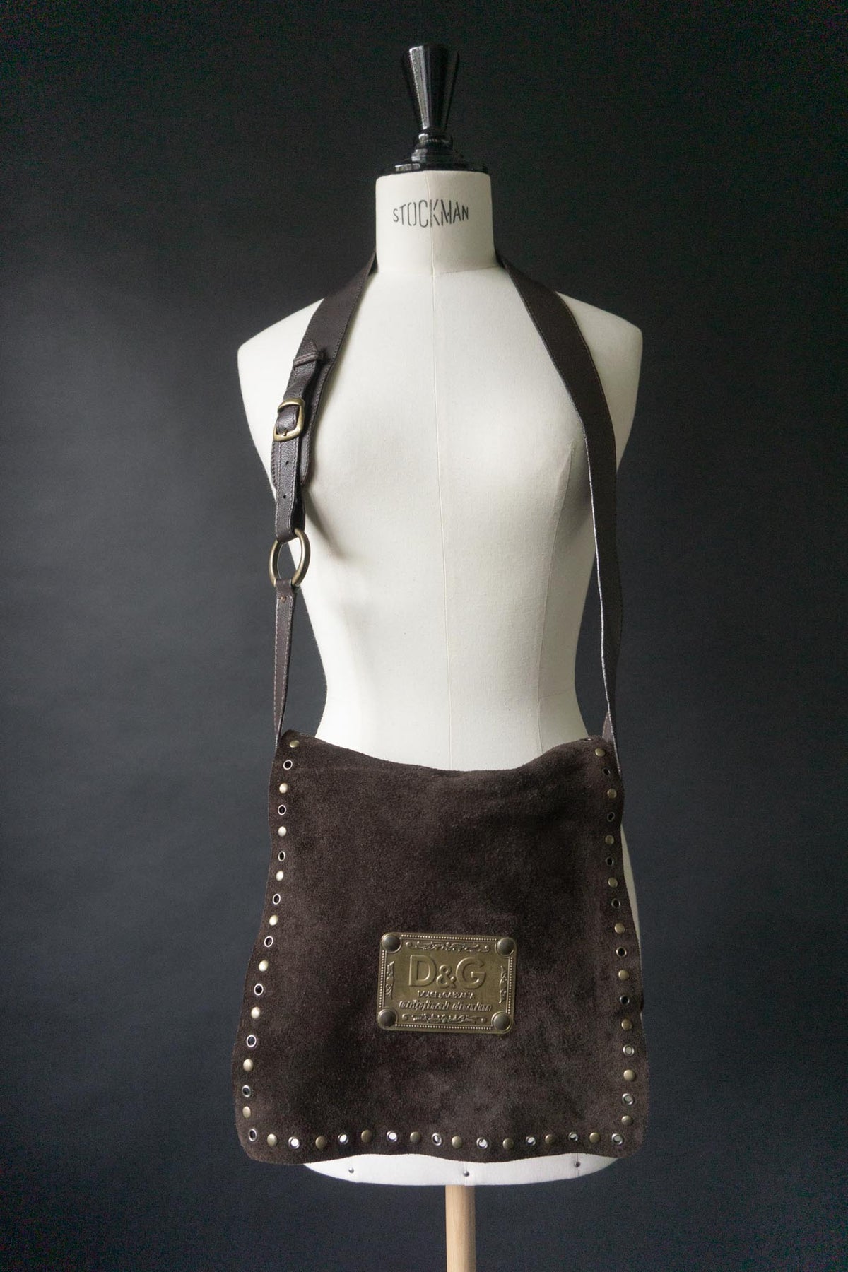 Vintage D&G Dolce & Gabbana Wildledertasche in Dunkelbraun mit Nieten | Y2K Gothic Shoulder Bag