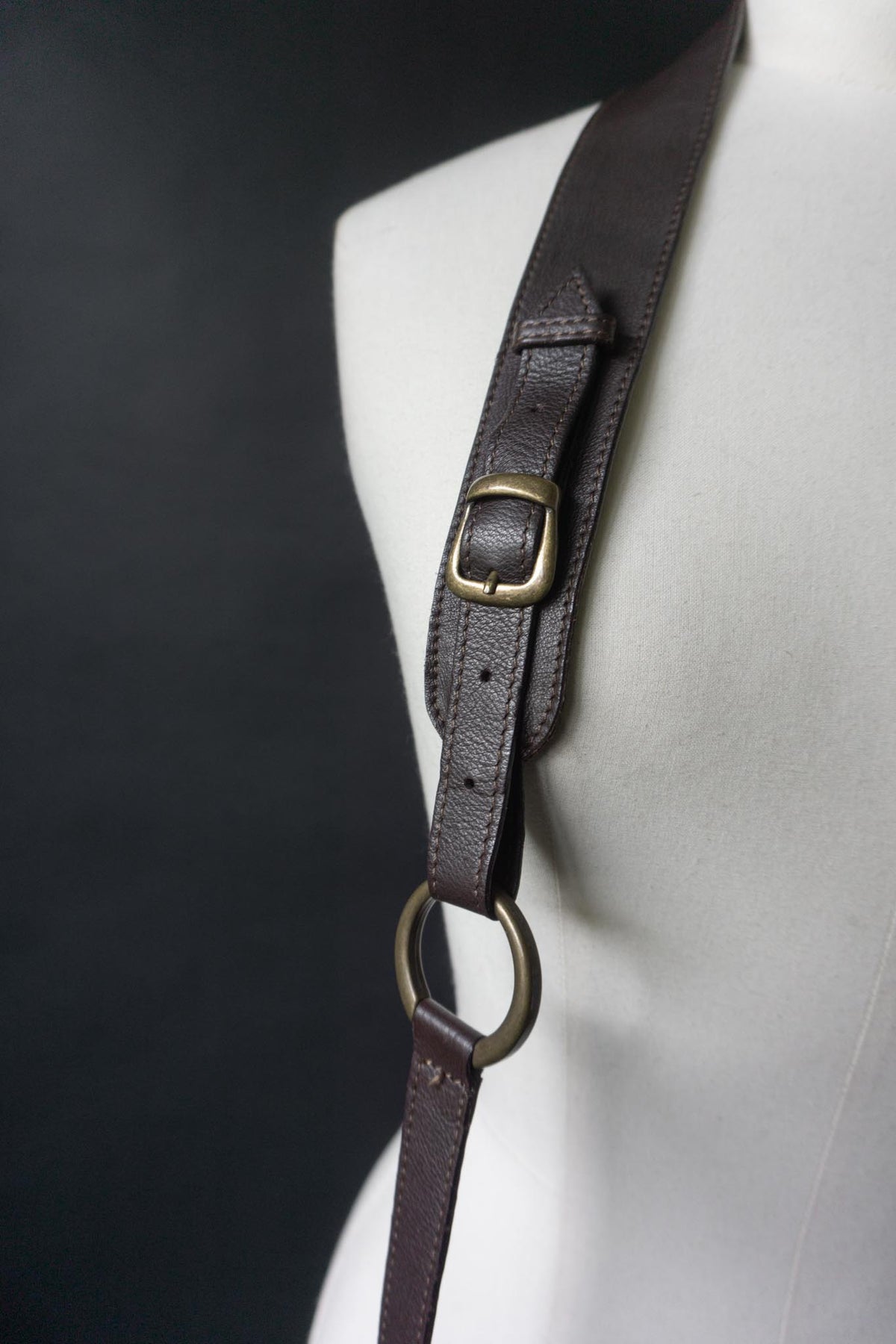 Vintage D&G Dolce & Gabbana Wildledertasche in Dunkelbraun mit Nieten | Y2K Gothic Shoulder Bag