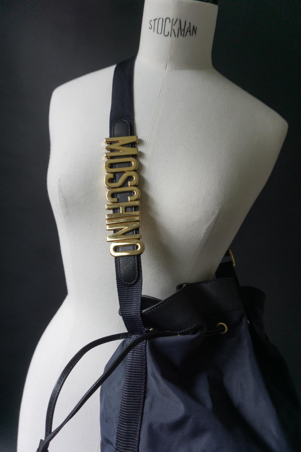 Vintage Moschino 90s Bucket Bag aus Nylon und Leder