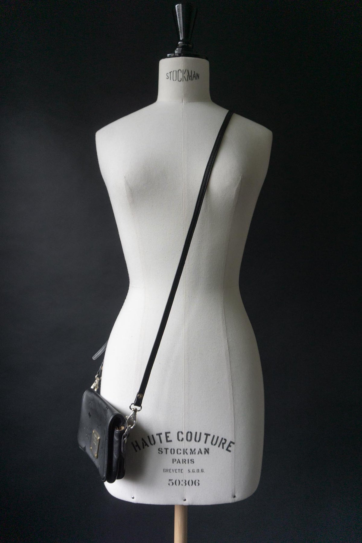 MCM Vintage Mini Bag aus den 80er Jahren | Schwarze Visetos Monogram Crossbody Tasche