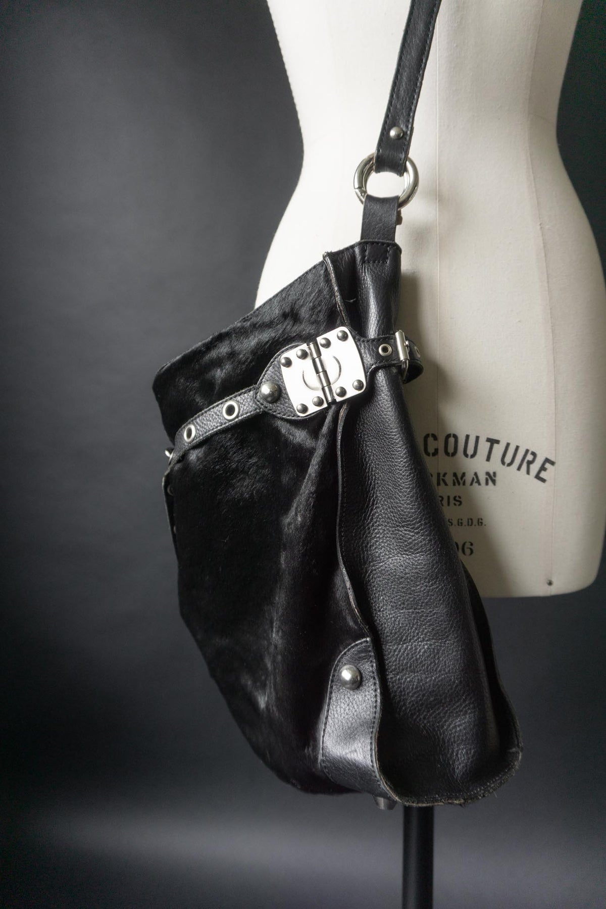 Vintage Gothic Shopper aus schwarzem Ponyfell und Leder | Y2K Shoulder Bag