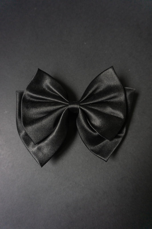 Vintage Satin Haarschleife in Schwarz | Oversized Bow im Dark Romance Stil