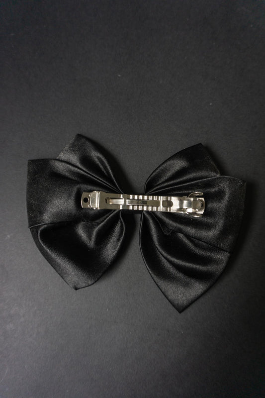 Vintage Satin Haarschleife in Schwarz | Oversized Bow im Dark Romance Stil