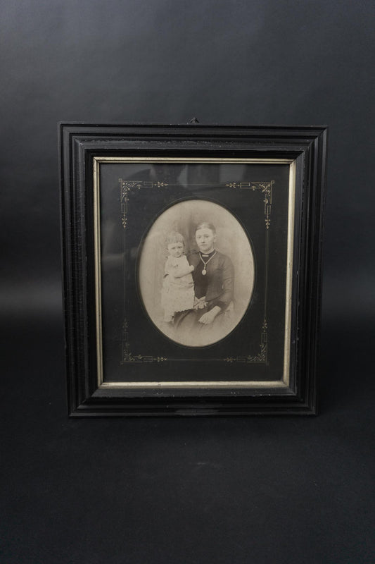Antikes Porträt im originalen schwarzen Rahmen | ca. 1880–1900