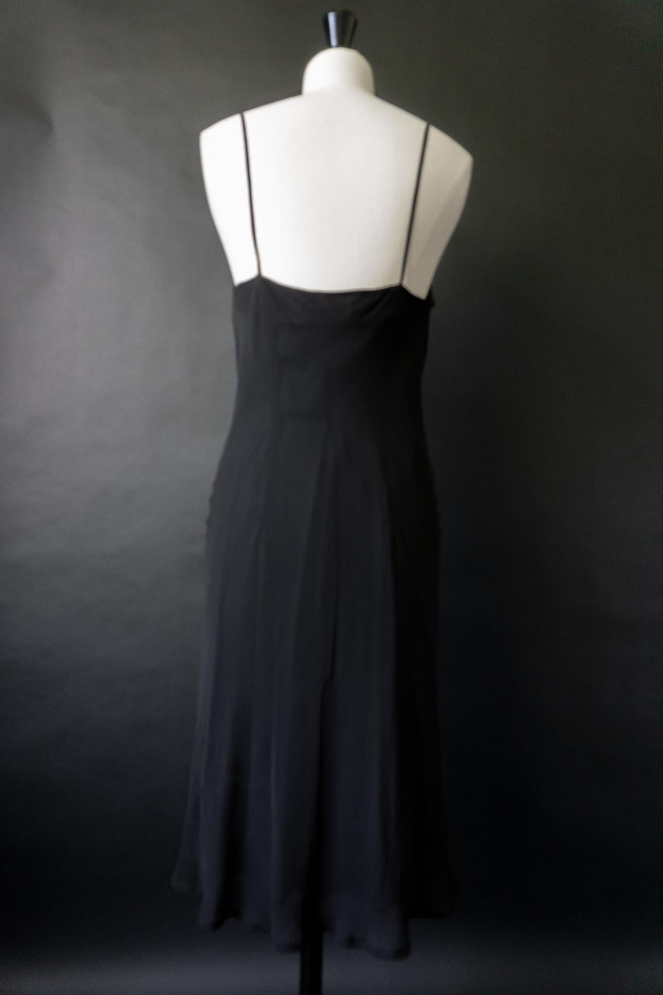 Vintage Slip Dress aus schwarzem Chiffon mit Wasserfallausschnitt, S–M