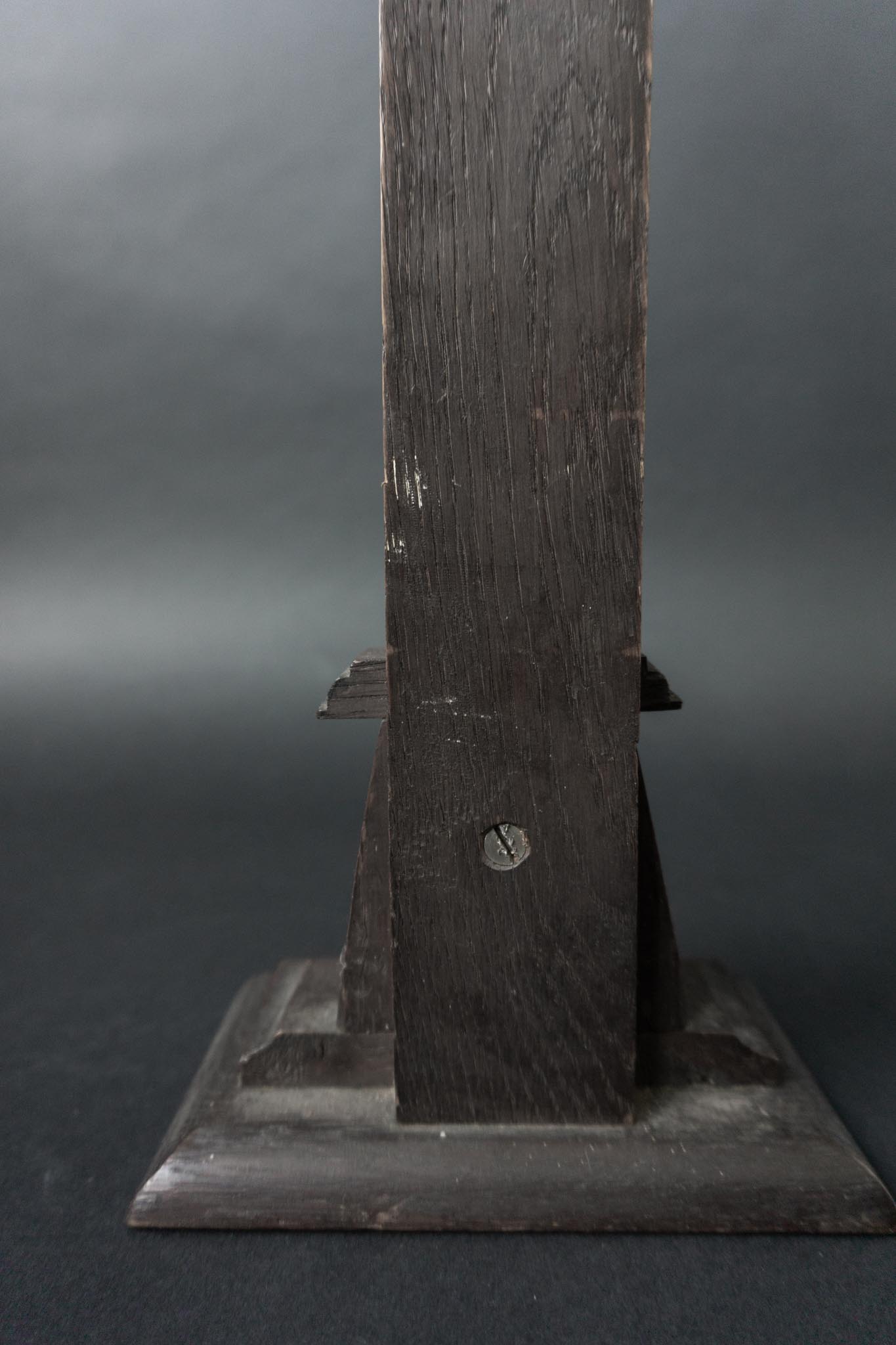 Vintage Standkruzifix aus Holz mit Metallkorpus