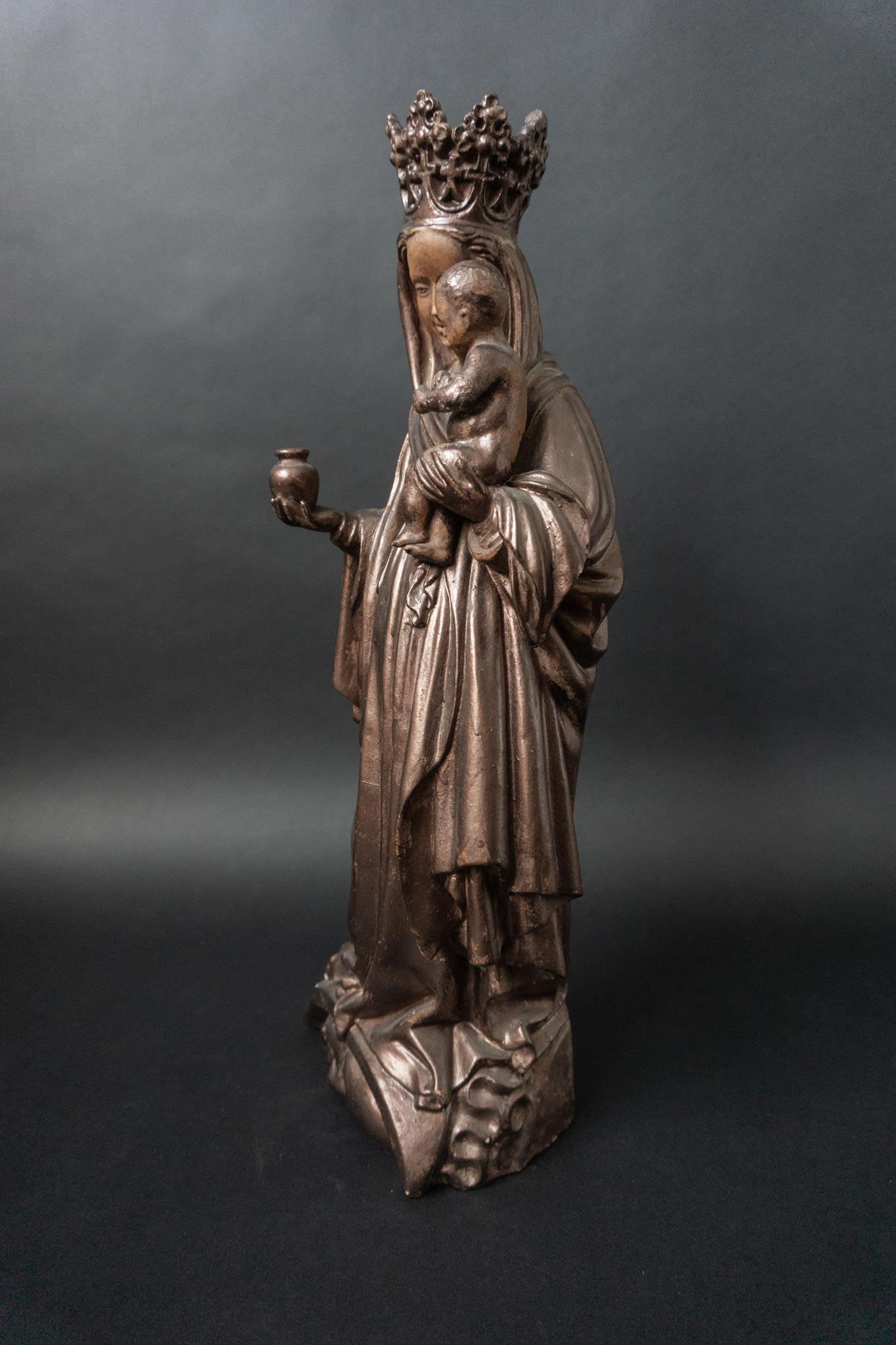 Vintage Madonna mit Kind aus Ton – sakrale Skulptur in bronzierter Optik