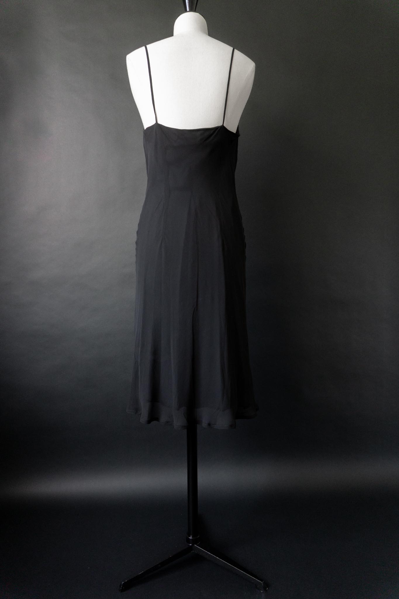 Vintage Slip Dress aus schwarzem Chiffon mit Wasserfallausschnitt, S–M