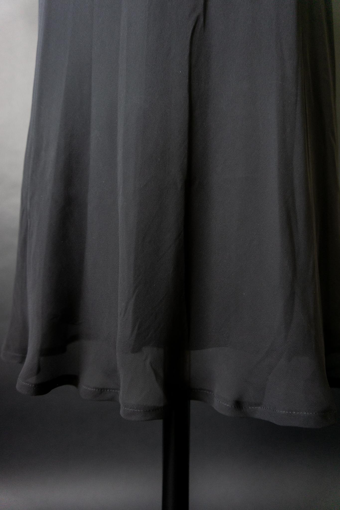 Vintage Slip Dress aus schwarzem Chiffon mit Wasserfallausschnitt, S–M
