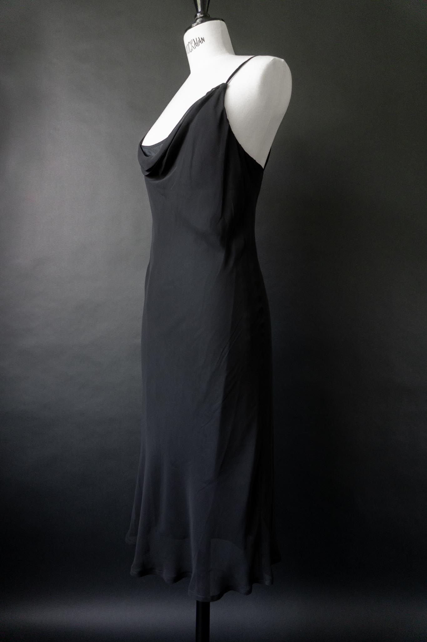 Vintage Slip Dress aus schwarzem Chiffon mit Wasserfallausschnitt, S–M