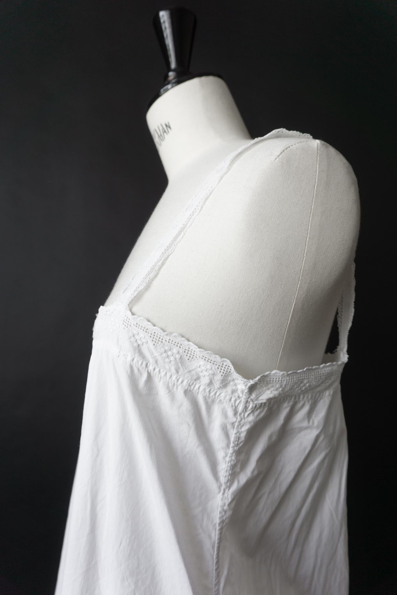 Antikes Leinenkleid mit Spitzenträgern – ca. 1920er Jahre