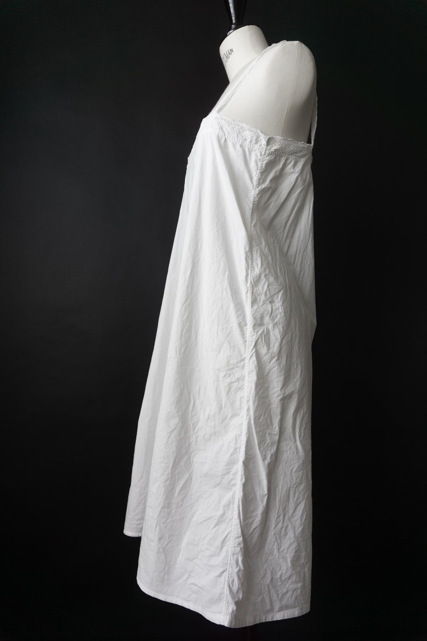 Antikes Leinenkleid mit Spitzenträgern – ca. 1920er Jahre