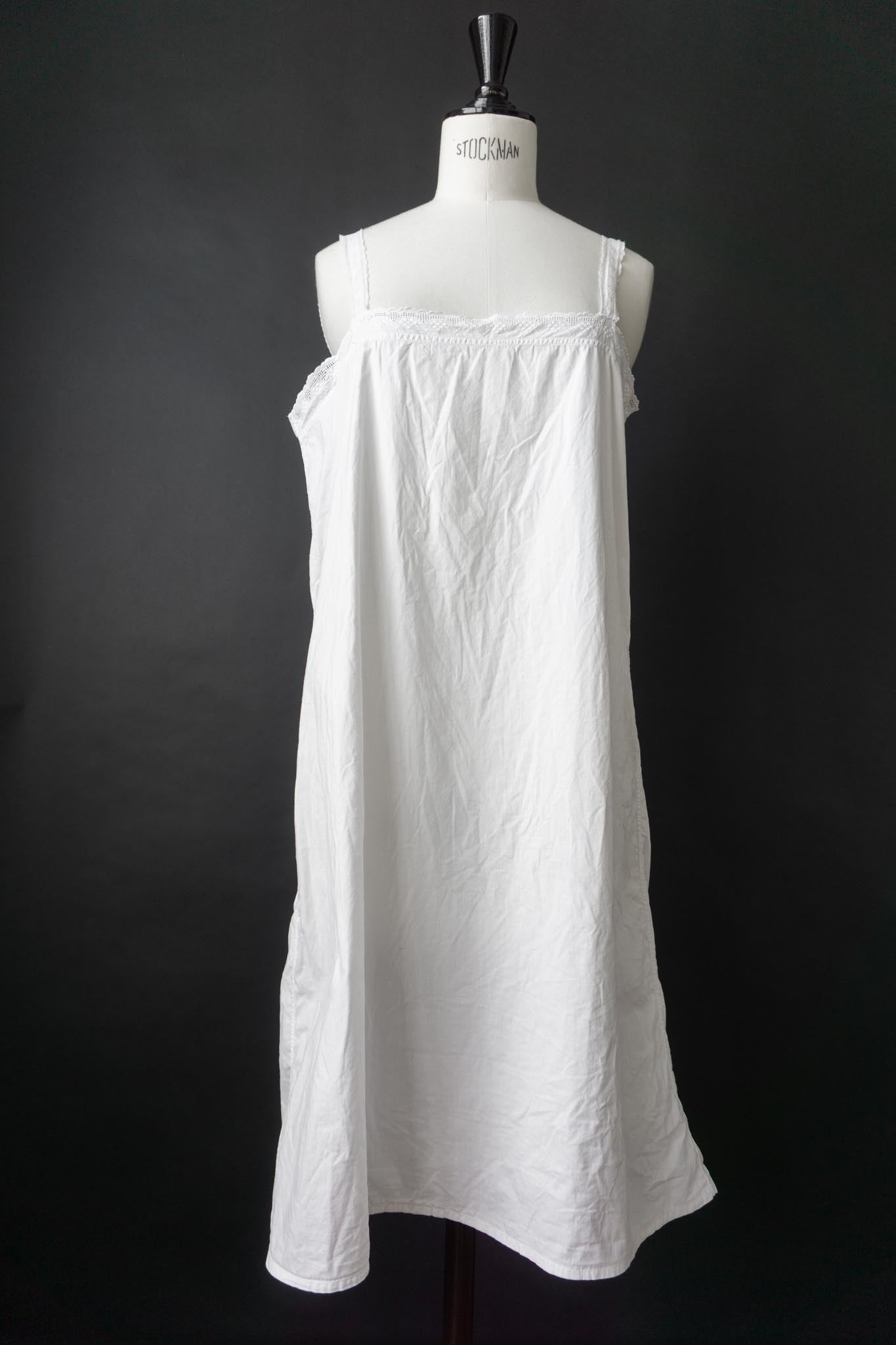 Antikes Leinenkleid mit Spitzenträgern – ca. 1920er Jahre