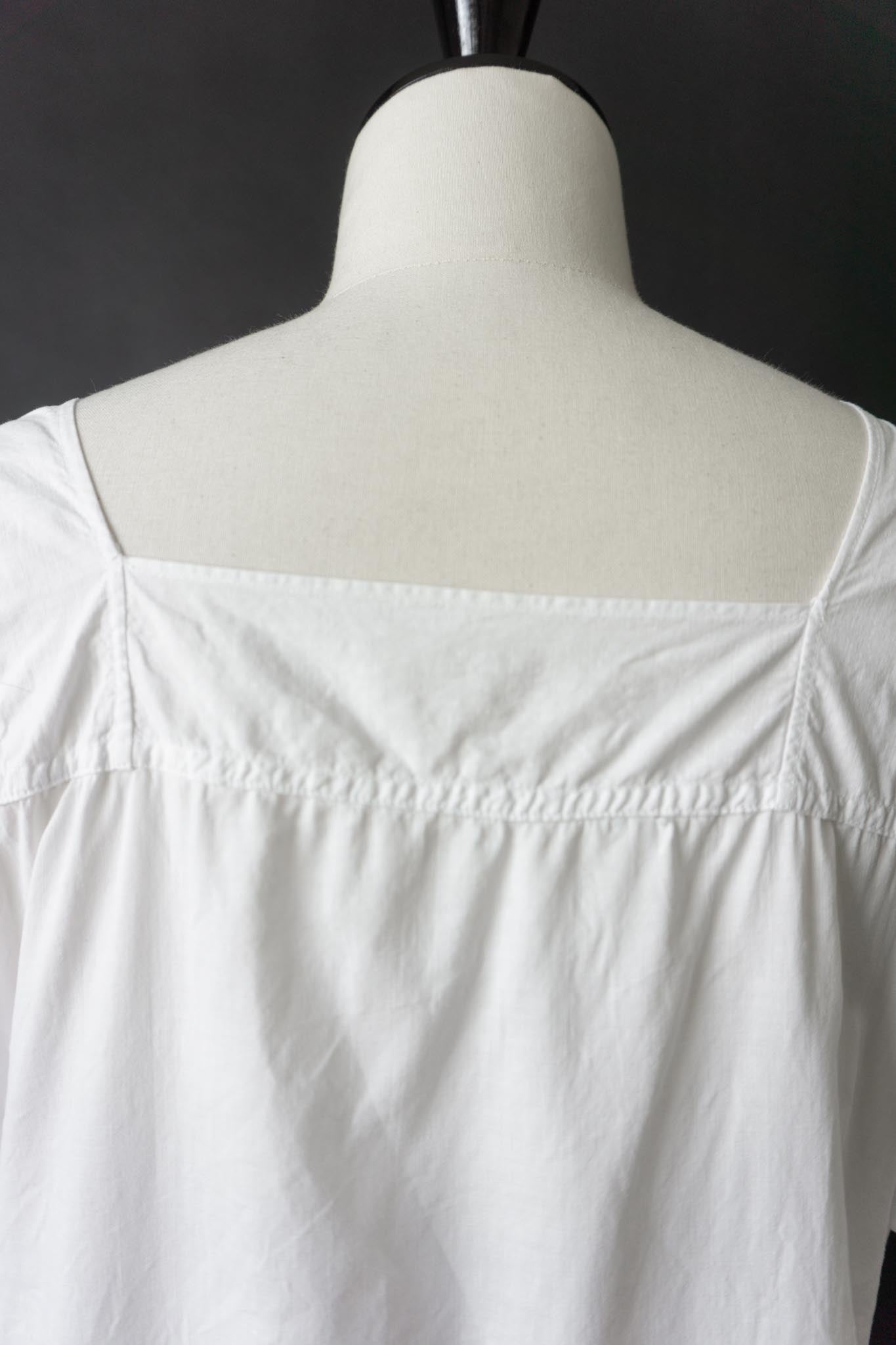 Antikes Leinenkleid mit Durchbruchstickerei – ca. 1910er–1930er Jahre