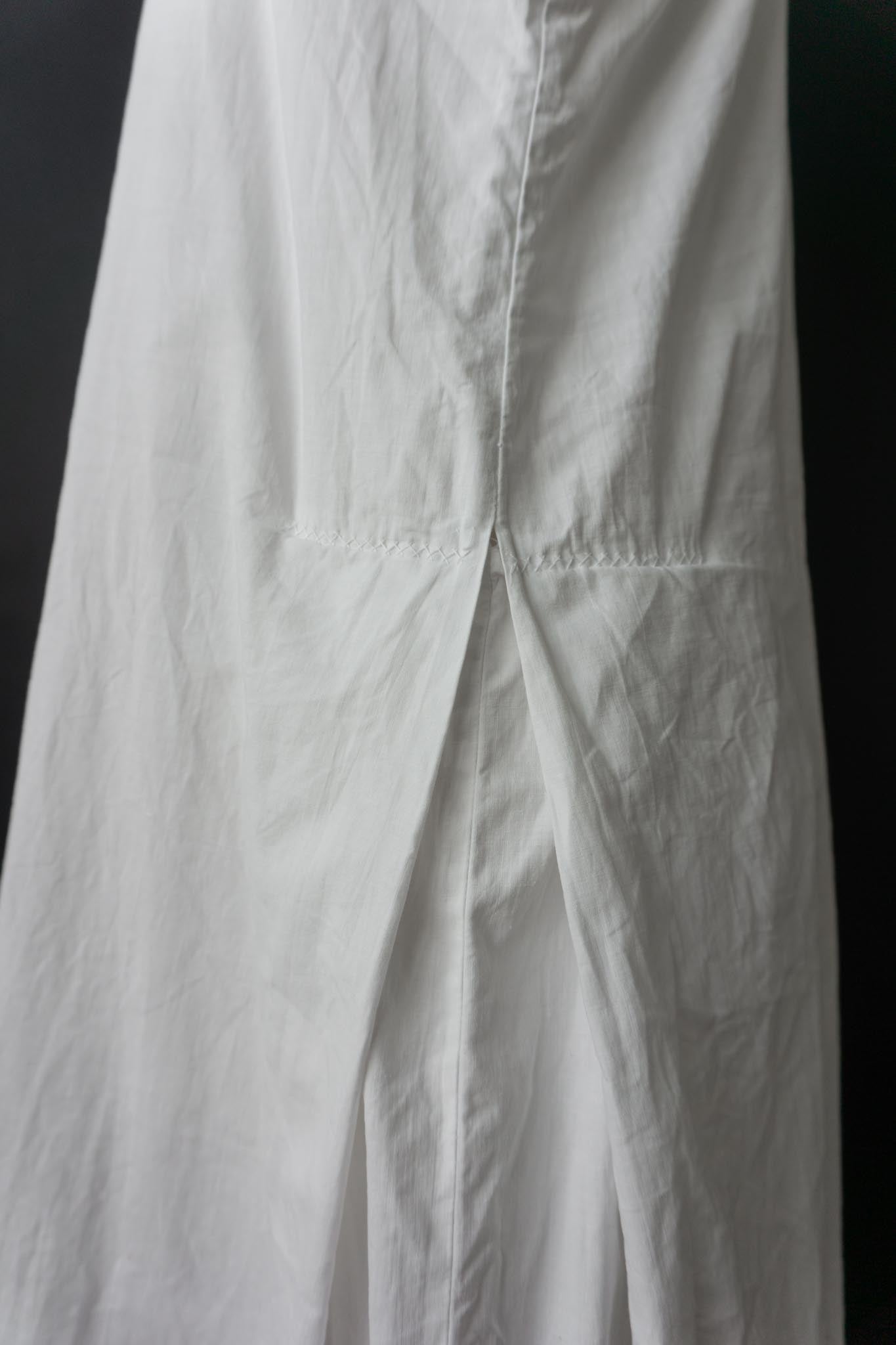Antikes Leinenkleid mit Filetspitze – frühes 20. Jahrhundert