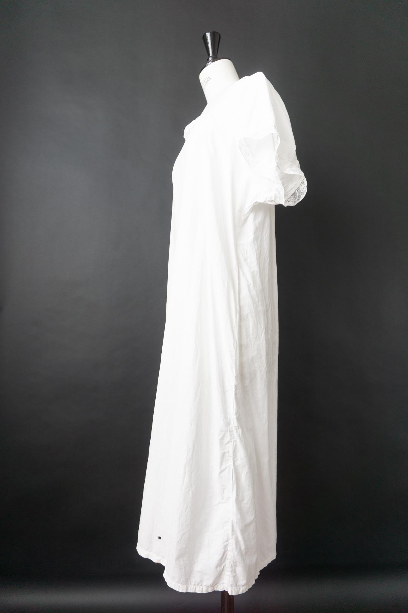 Antikes Leinenkleid mit Cape-Ärmeln und Spitze