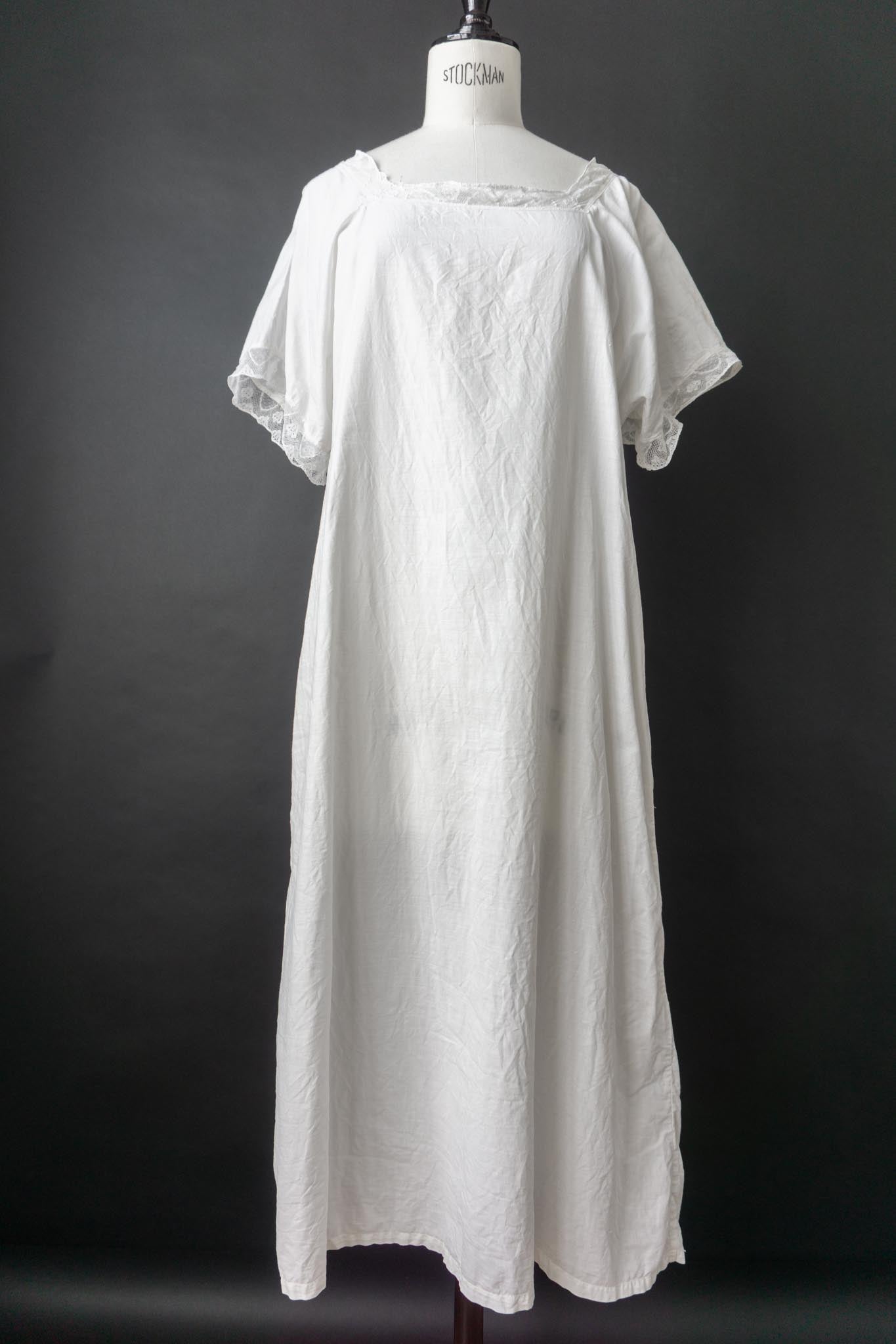 Antikes Leinenkleid mit Cape-Ärmeln und Spitze
