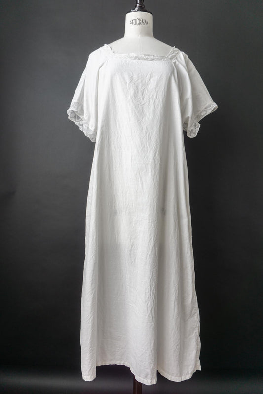 Antikes Leinenkleid mit Cape-Ärmeln und Spitze