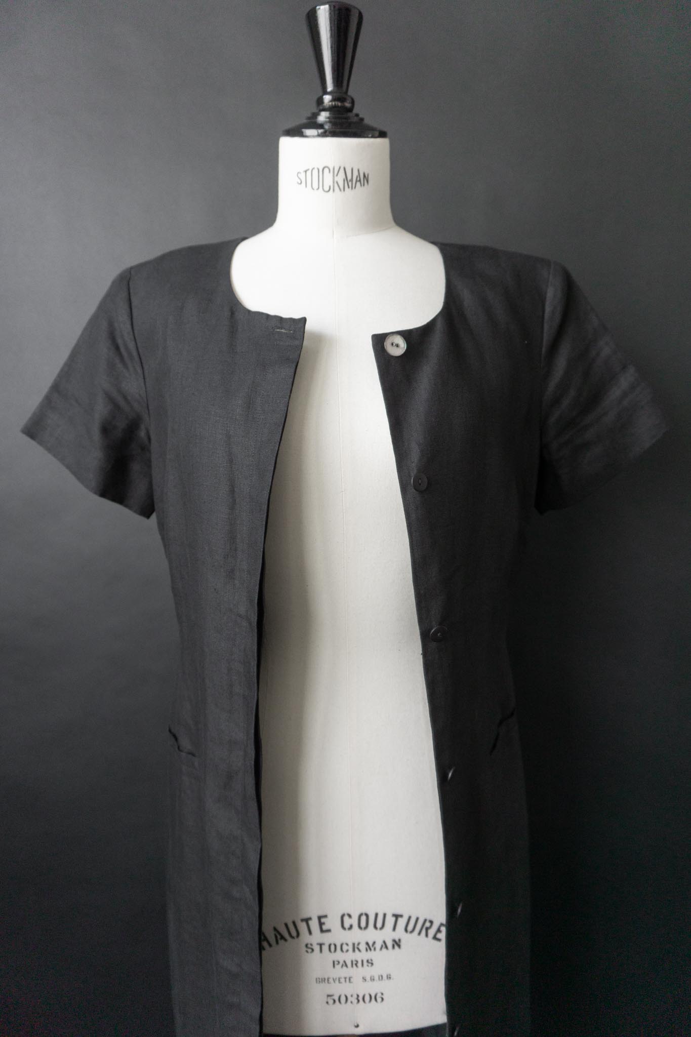 Vintage Irish Linen Maxikleid in Schwarz mit Perlmuttknöpfen, S–M
