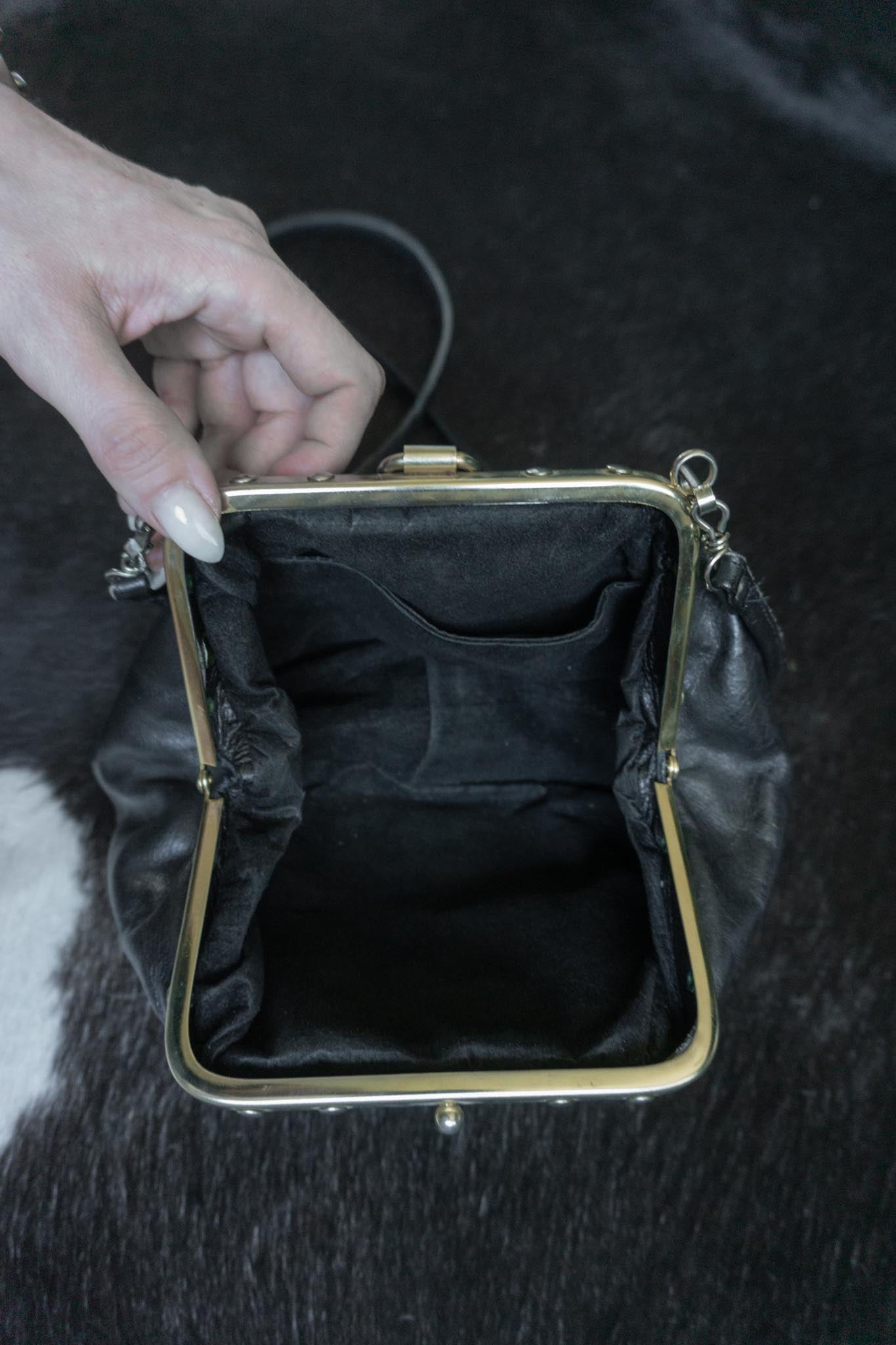 Vintage Echtleder Umhängetasche mit Bügelverschluss Gothic