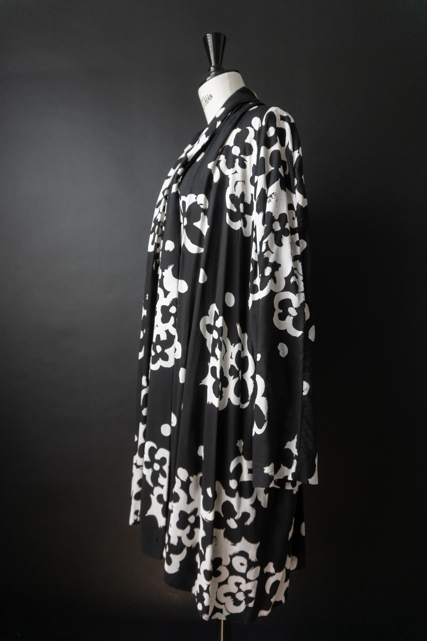 Schwarz-weiße Vintage Blusenjacke mit grafischem Blütenprint, M-XL