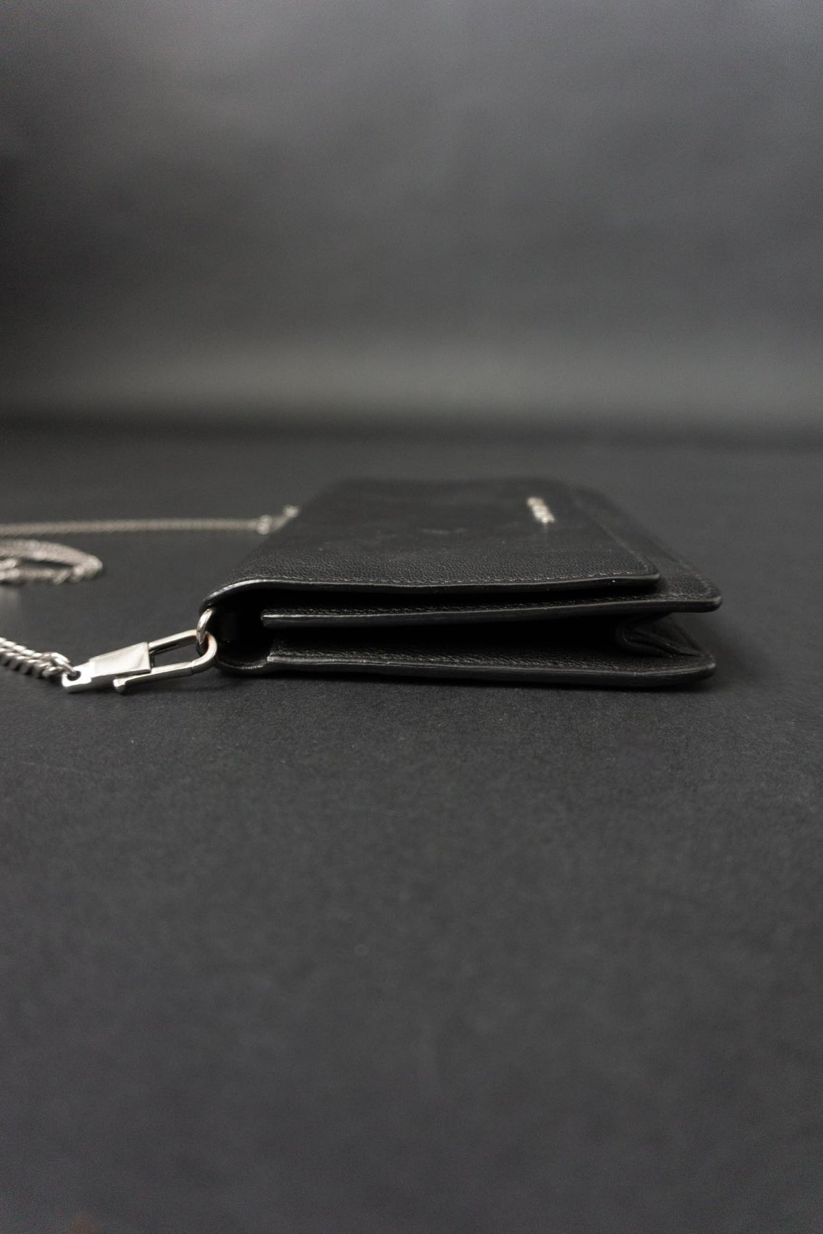 Givenchy Pandora Wallet on Chain aus Leder in Schwarz mit silberfarbener Kette