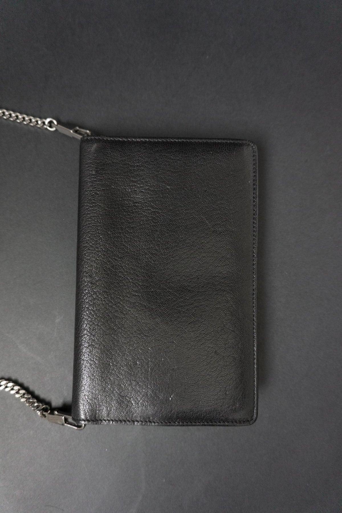 Givenchy Pandora Wallet on Chain aus Leder in Schwarz mit silberfarbener Kette