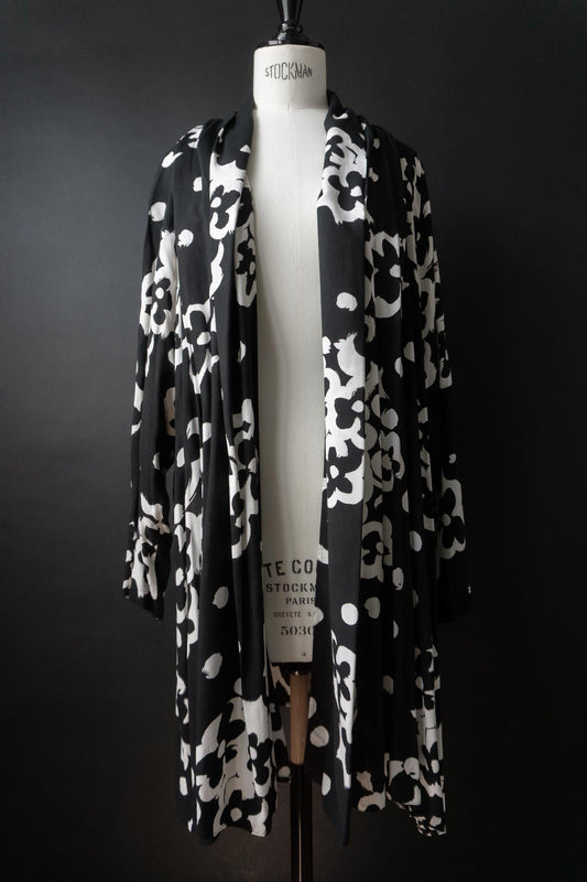 Schwarz-weiße Vintage Blusenjacke mit grafischem Blütenprint, M-XL