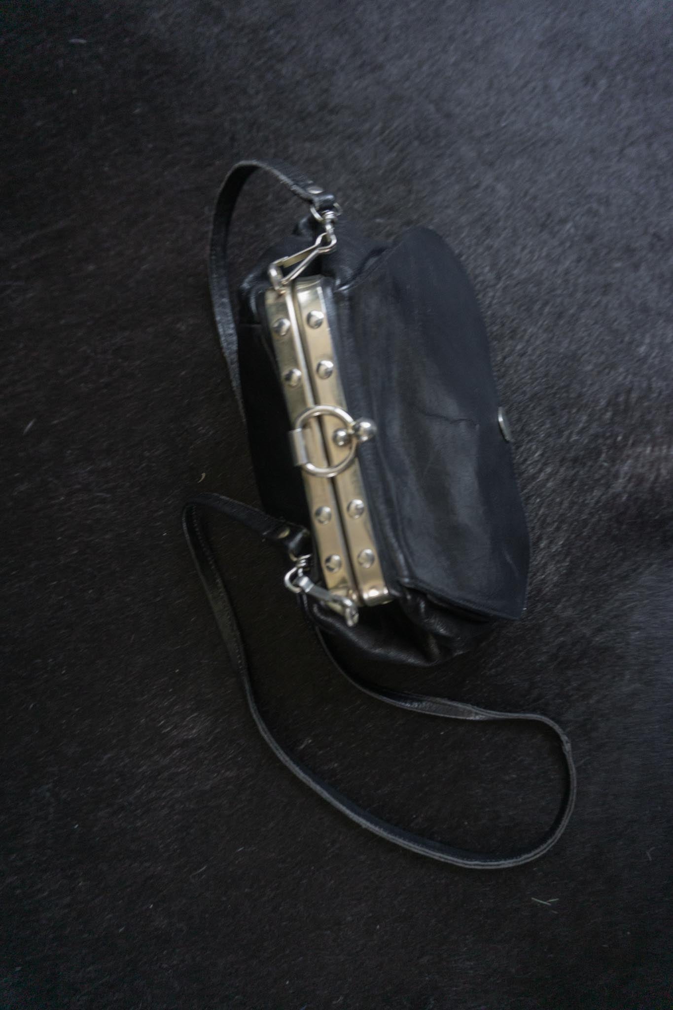 Vintage Echtleder Umhängetasche mit Bügelverschluss Gothic