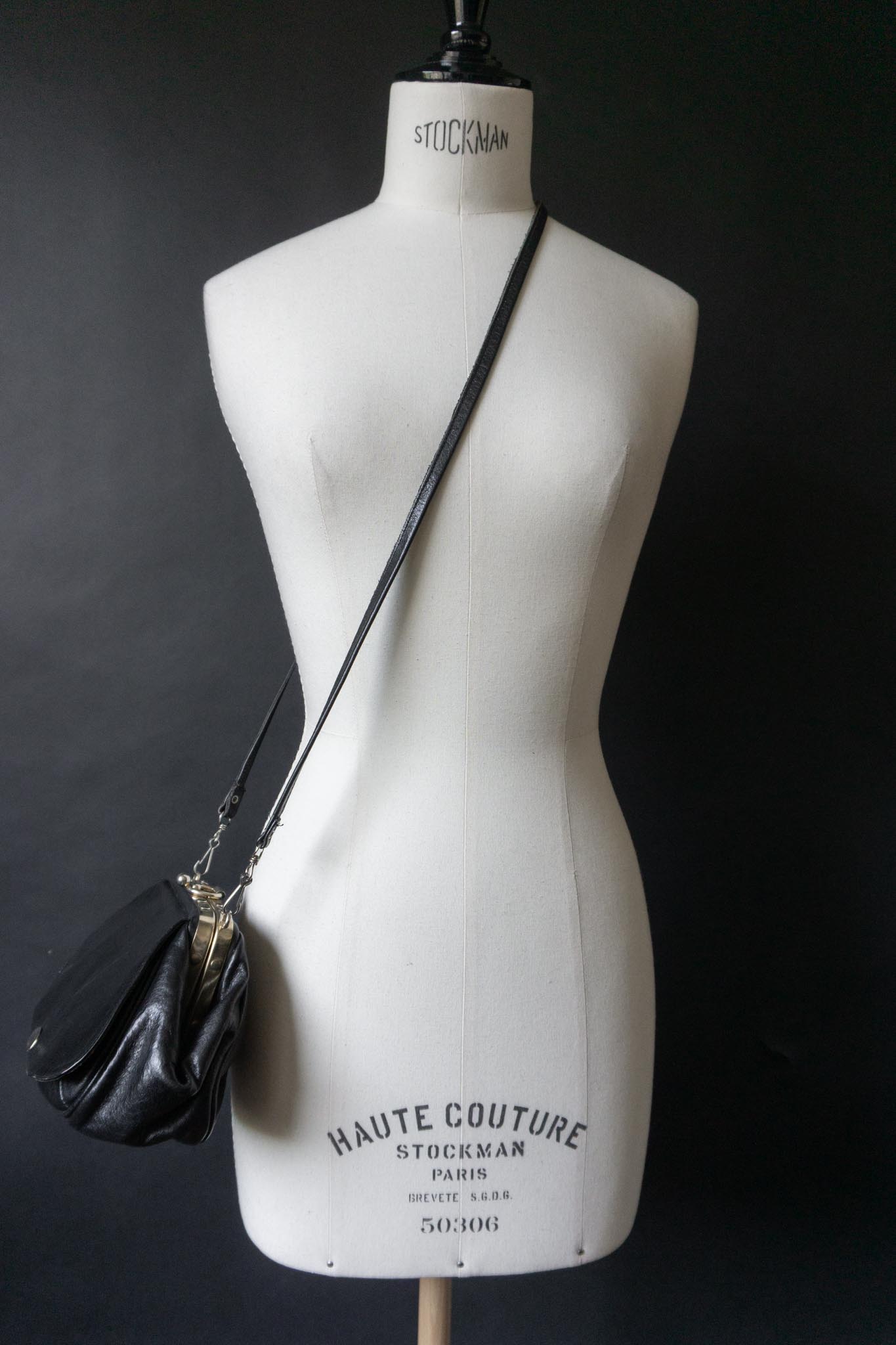 Vintage Echtleder Umhängetasche mit Bügelverschluss Gothic