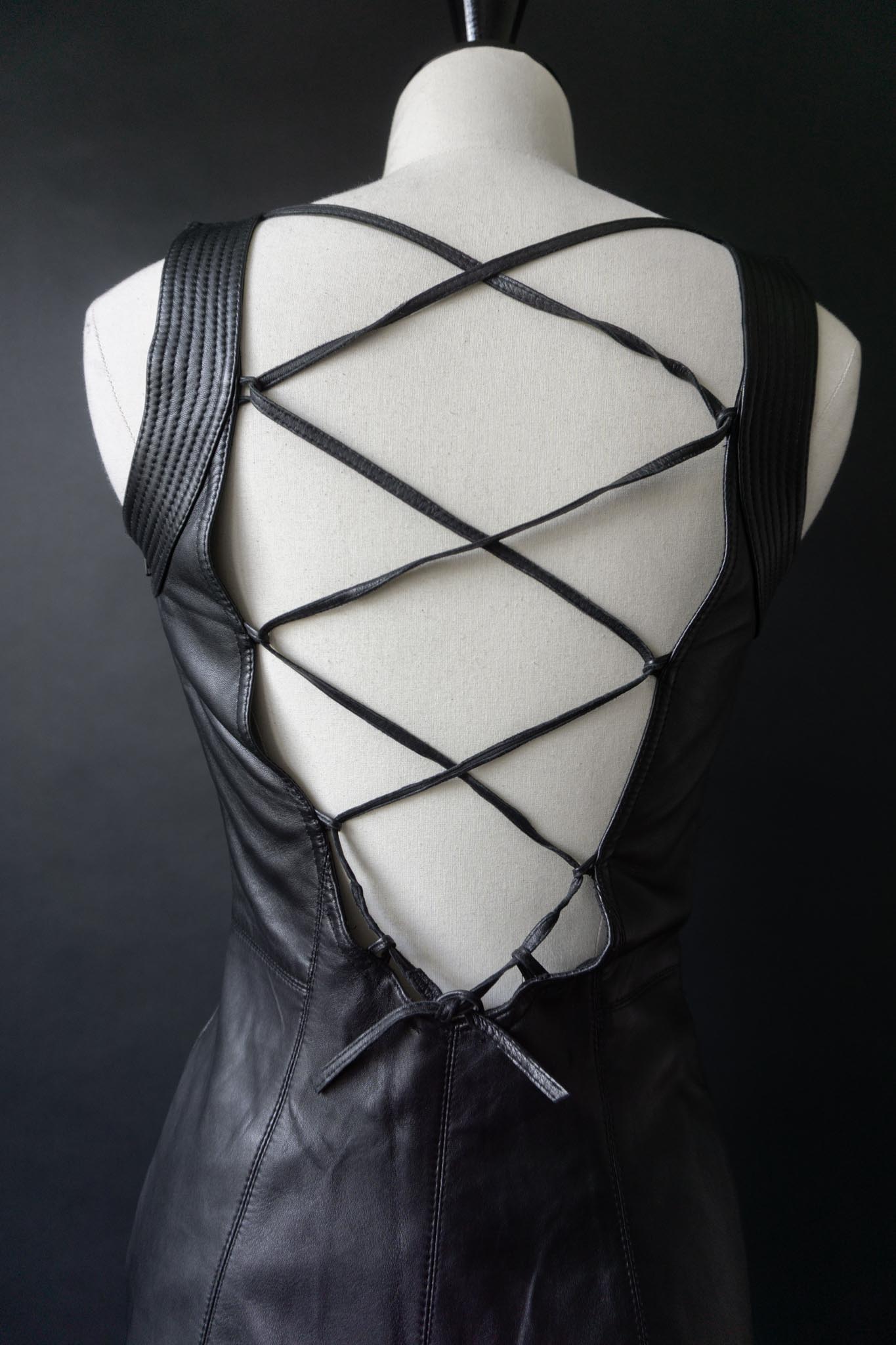 Vintage 80s Escada Lederkleid mit Fransen, Runway Piece, XS-S