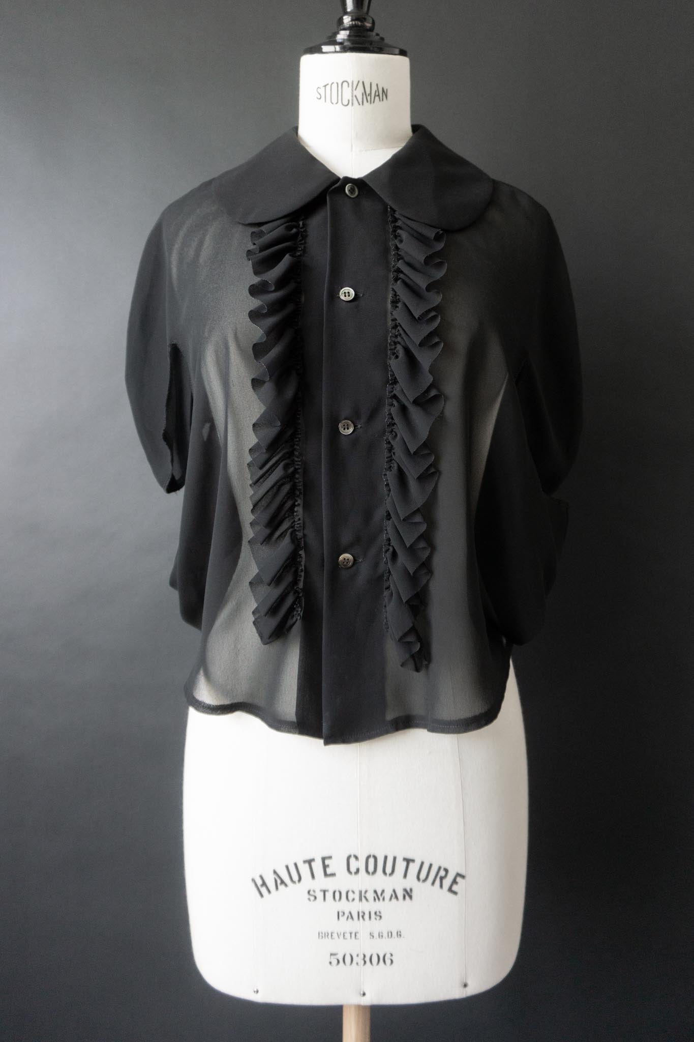 Schwarze transparente Comme des Garçons Bluse mit Bubikragen, Volant-Rüschenleiste und fließendem Kreisschnitt aus japanischer Designer Vintage Mode.