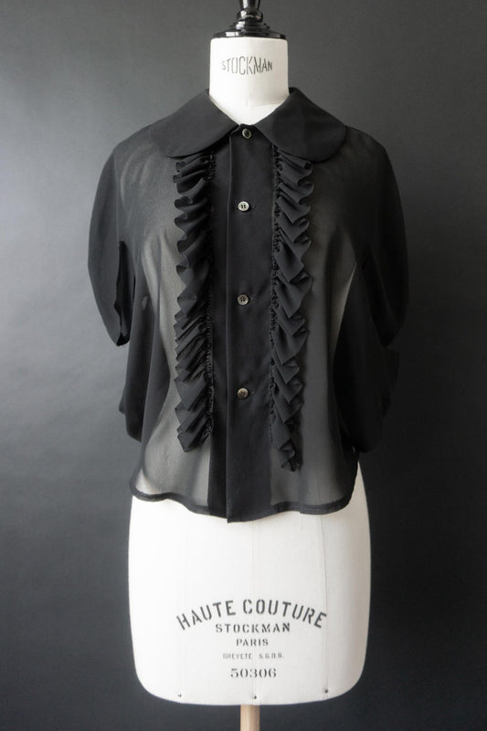 Schwarze transparente Comme des Garçons Bluse mit Bubikragen, Volant-Rüschenleiste und fließendem Kreisschnitt aus japanischer Designer Vintage Mode.