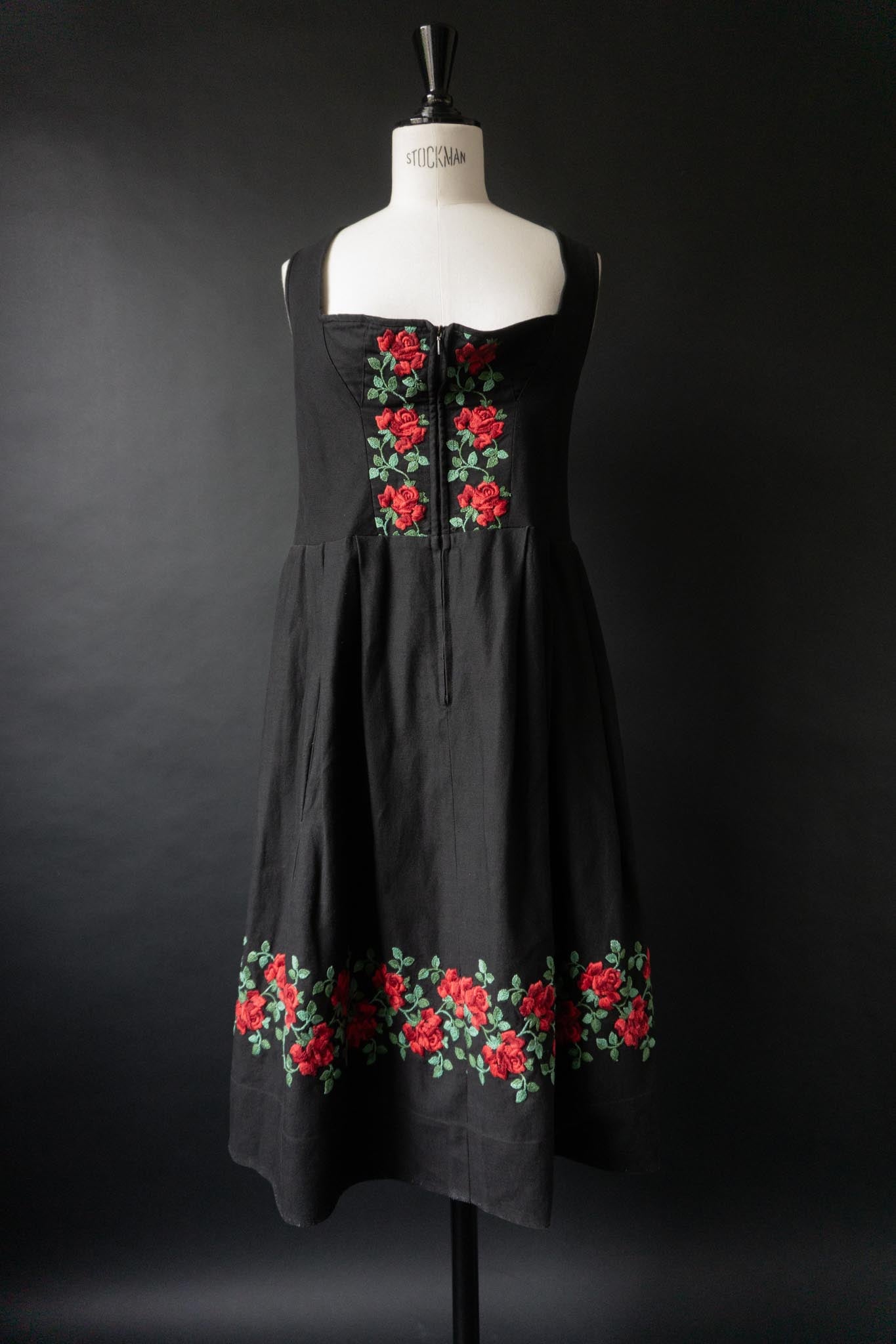 Vintage Goth Dirndl, Berchtesgarden Rosenstickerei, L-XL