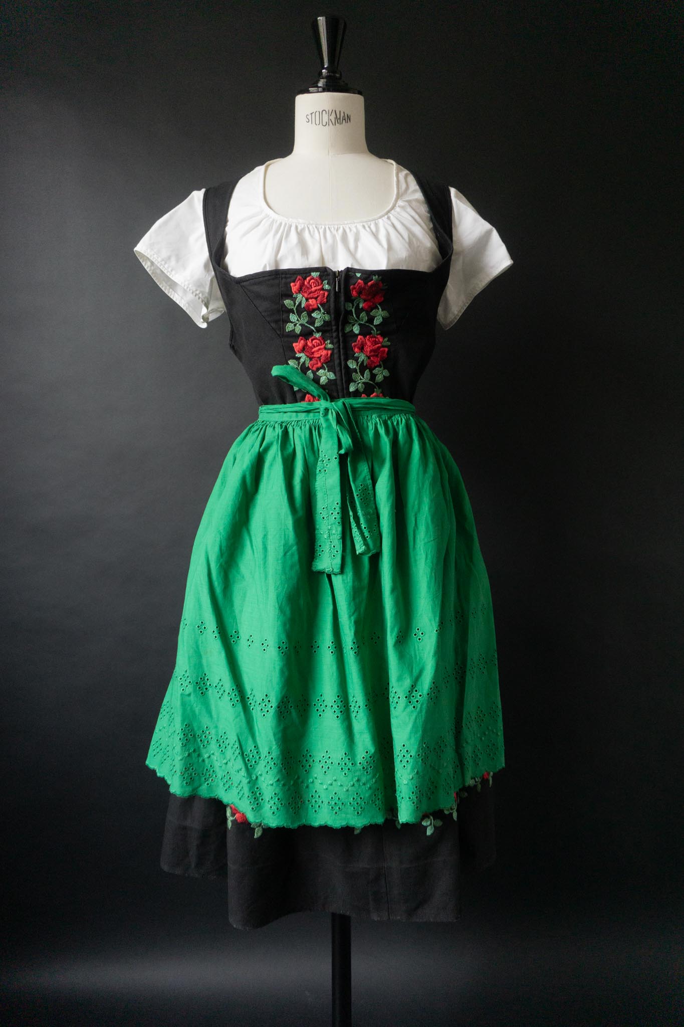 Vintage Goth Dirndl, Berchtesgarden Rosenstickerei, L-XL
