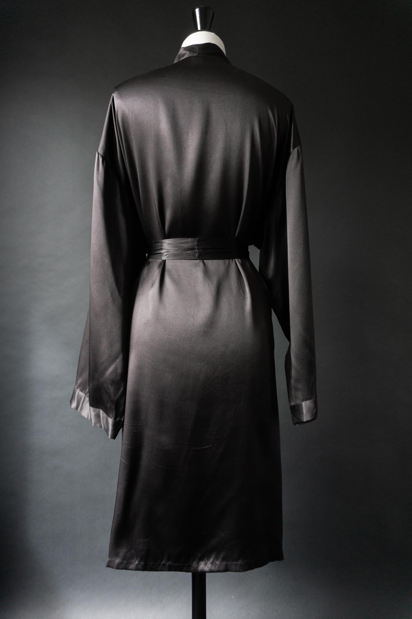 Vintage Kimono, schwarze Seide, M–L
