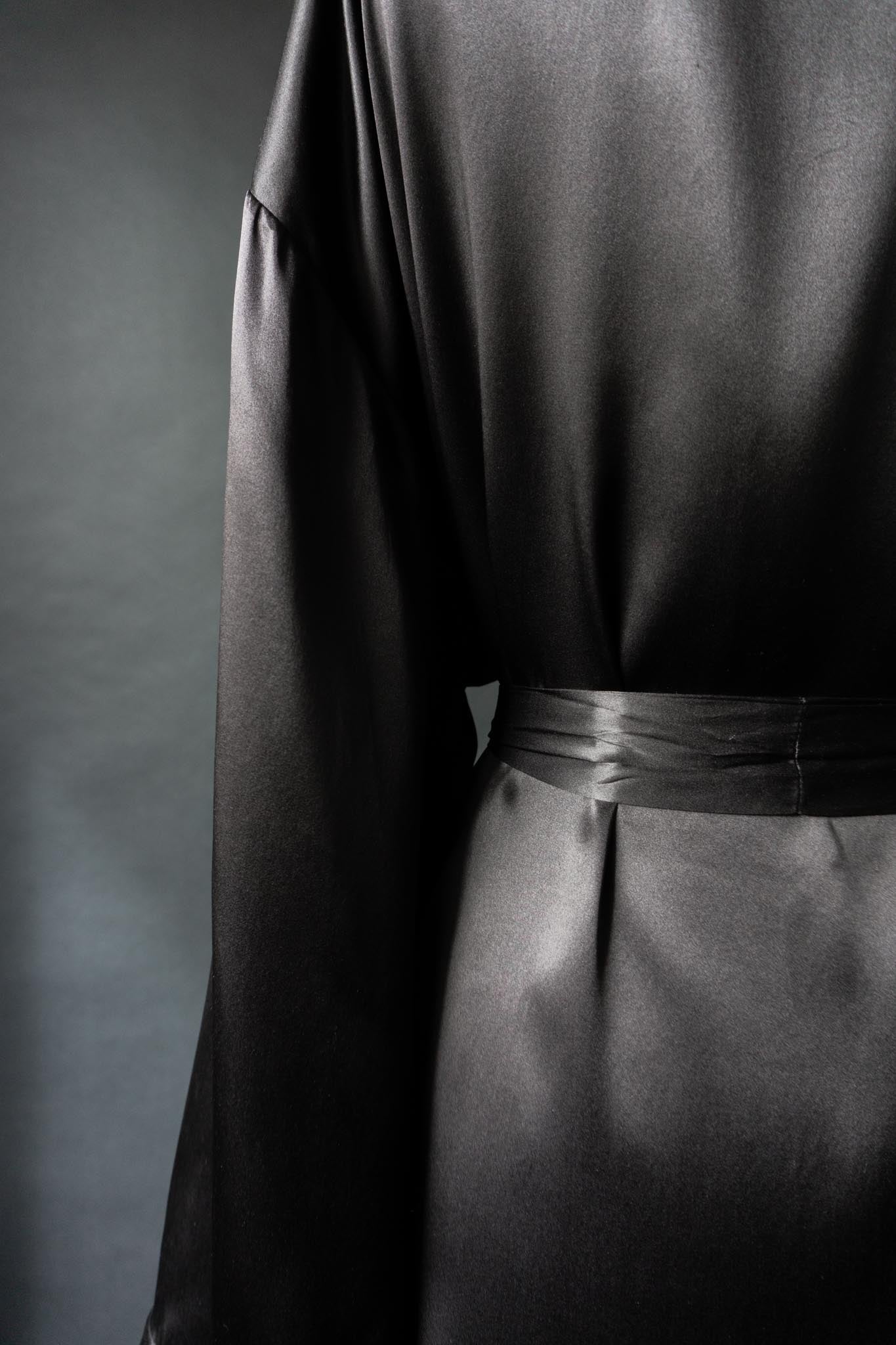 Vintage Kimono, schwarze Seide, M–L