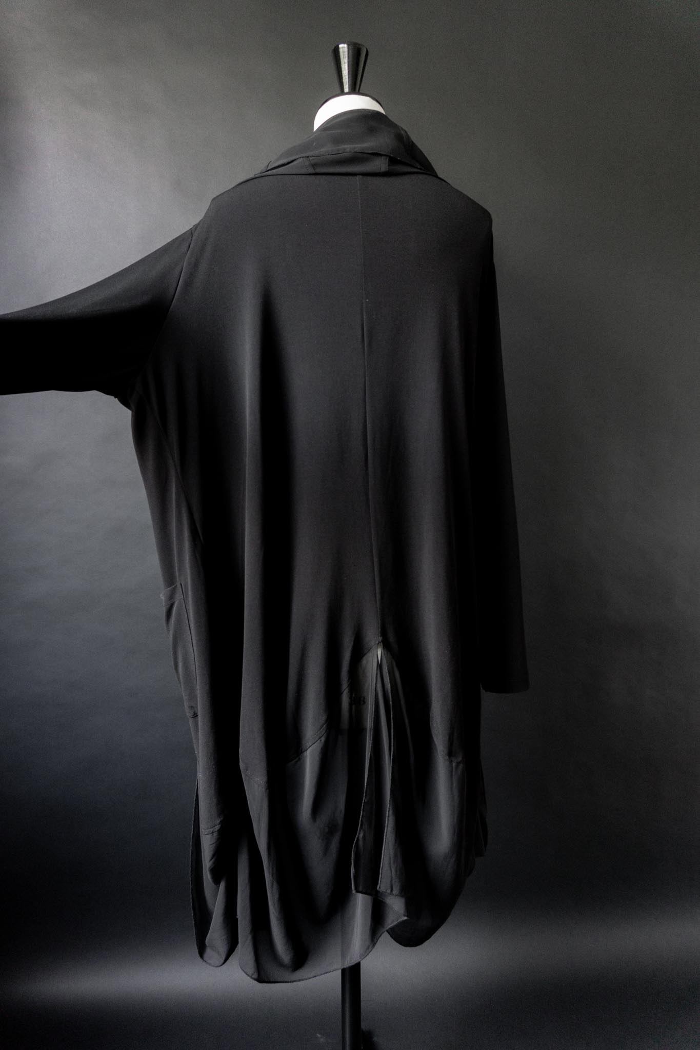 Vintage Jersey Cardigan mit Chiffon Details in Schwarz, L–XXL